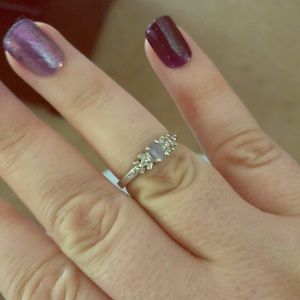 Size 8 10k White Gold and Amethyst Ring